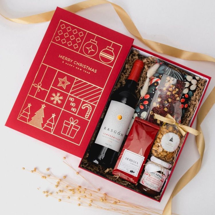 Świąteczny zestaw w czerwonym pudełku z winem Tempranillo, czekoladą i marmoladą