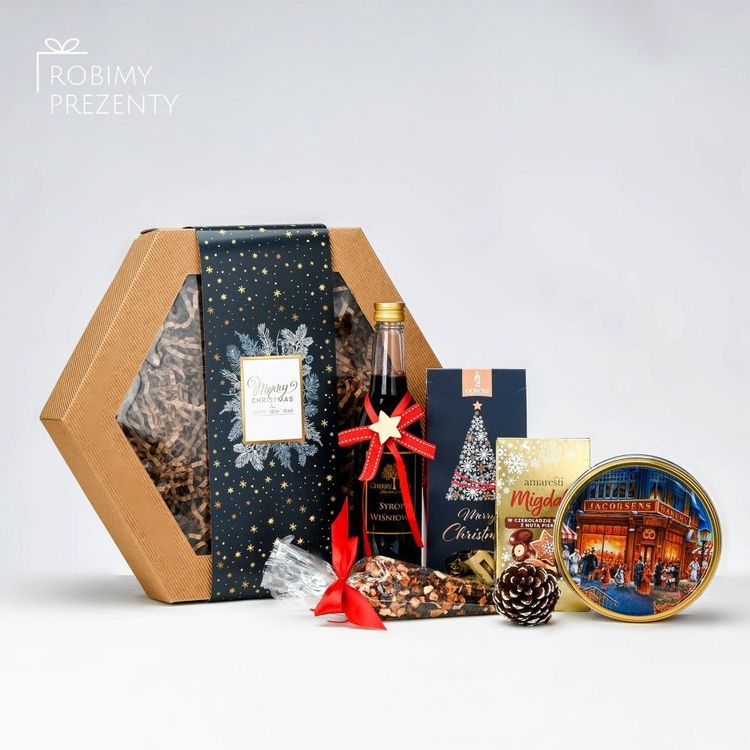 Brązowe sześciokątne pudełko z okienkiem na świąteczny zestaw z syropem wiśniowym, herbatą owocową i słodyczami