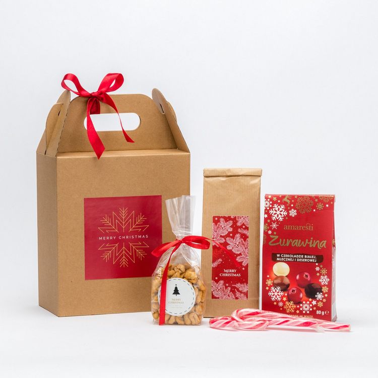 Świąteczne pudełko kraft z uchwytami i wstążką z orzeszkami w karmelu, herbatą i żurawiną w czekoladzie