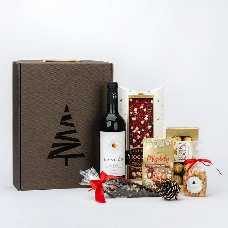 Wigilijny zestaw w brązowym pudełku z uchwytami, czerwonym winem, czekoladkami Ferrero Rocher i herbatą