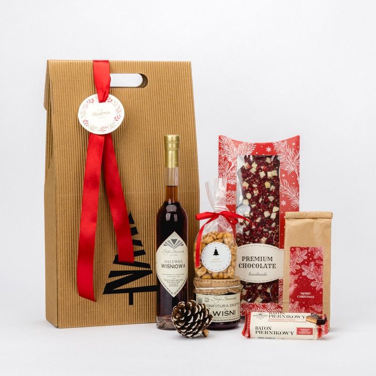 Świąteczna torba kraft brązowa z uchwytami i wstążką, nalewka wiśniowa, czekolada i konfitura