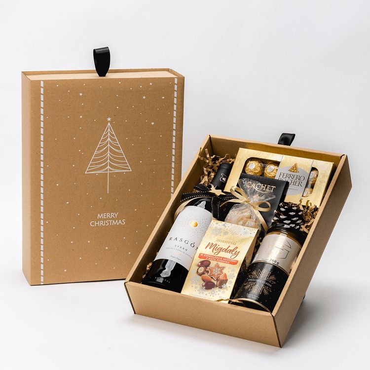 Świąteczny zestaw w kraftowym pudełku z czerwonym winem Syrah, czekoladkami Ferrero Rocher i puszką kawy