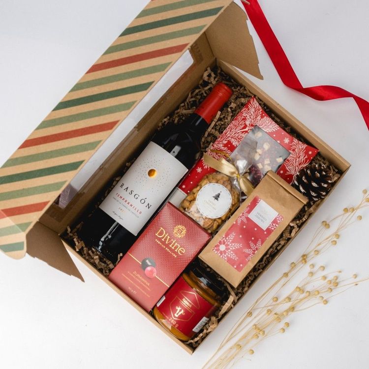 Świąteczne brązowe pudełko prostokątne z okienkiem z winem Rasgón i czekoladą Divine Chocolate